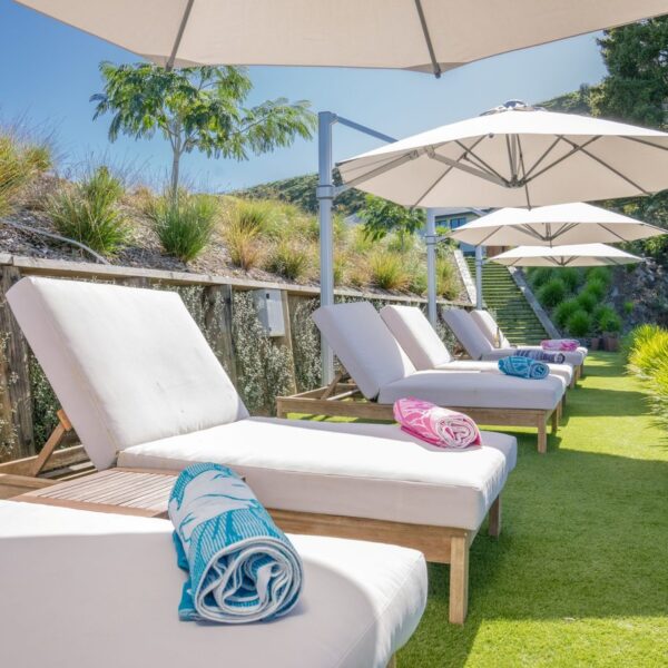 Shade7 Riviera Classic Cantilever Umbrella