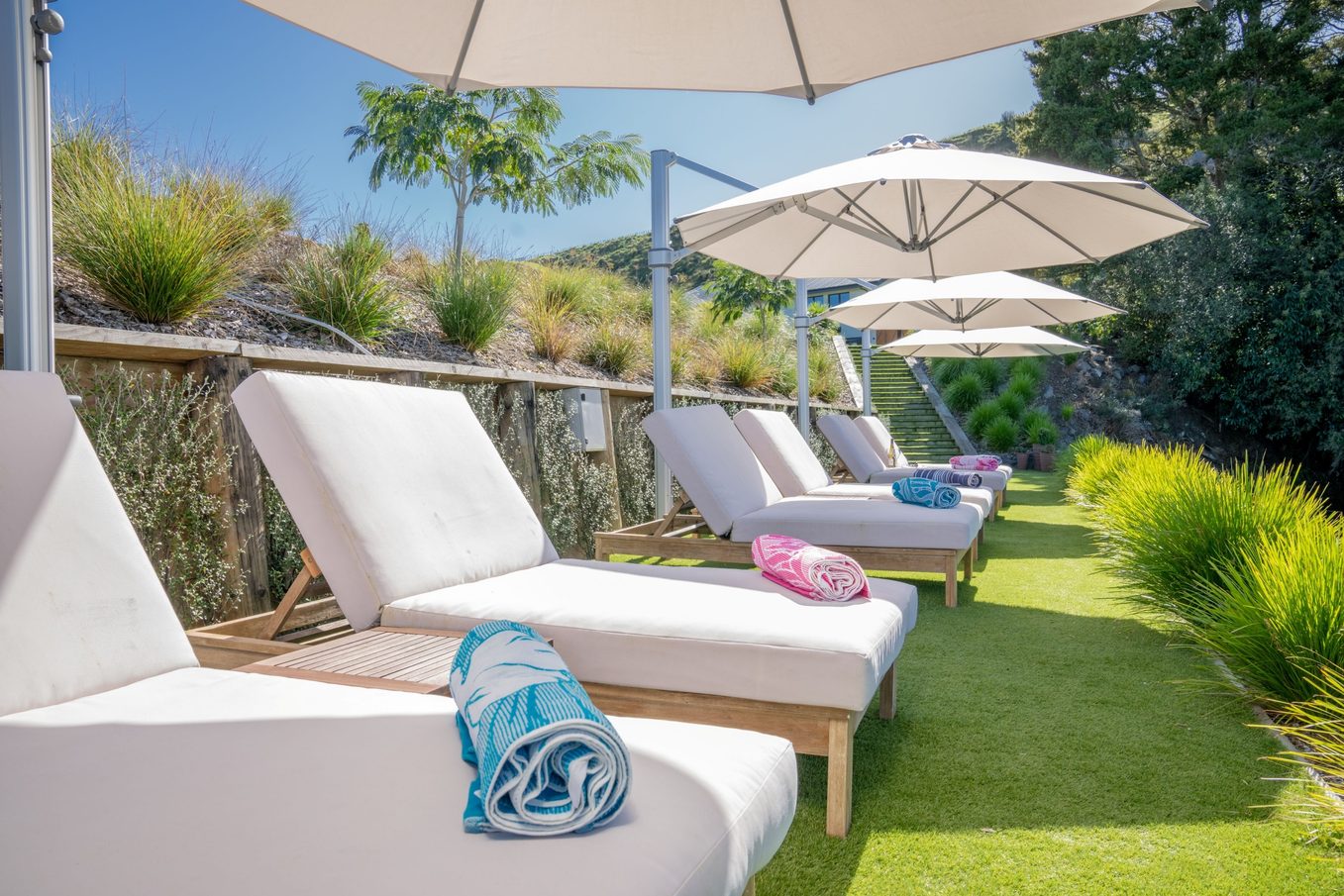 Shade7 Riviera Classic Cantilever Umbrella