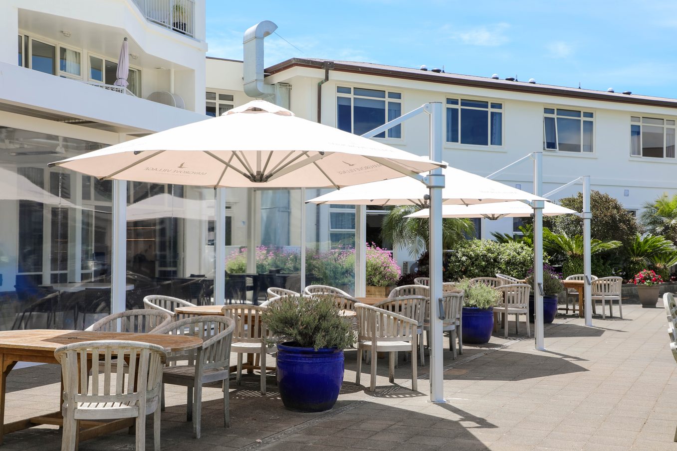 Shade7 Riviera Classic Cantilever Umbrella - Image 5