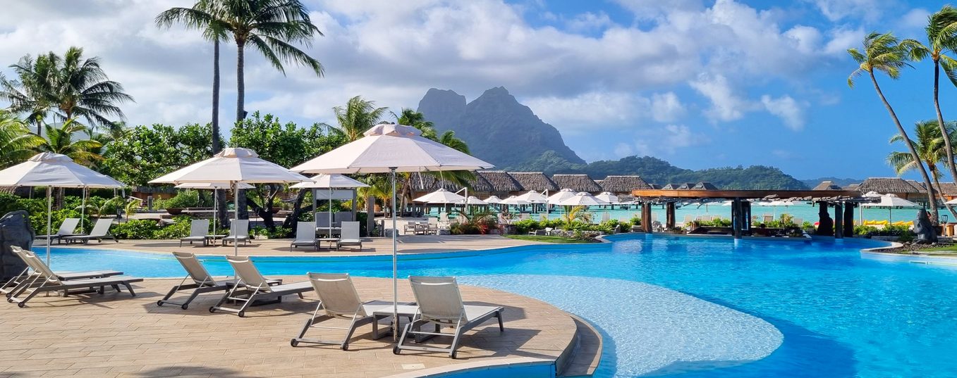 Shade7 Riviera Classic Cantilever Umbrella - Image 3